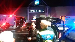 Cinco muertos en un tiroteo en un centro comercial cerca de Seattle