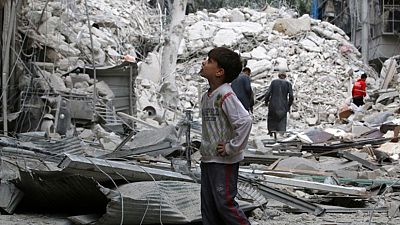 Suriye: Esad kara harekatı öncesi Halep'e bomba yağdırdı