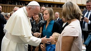 Gyászoló nizzai családokat fogadott a pápa