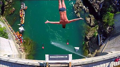 Impresionantes saltos desde el Puente de Mostar