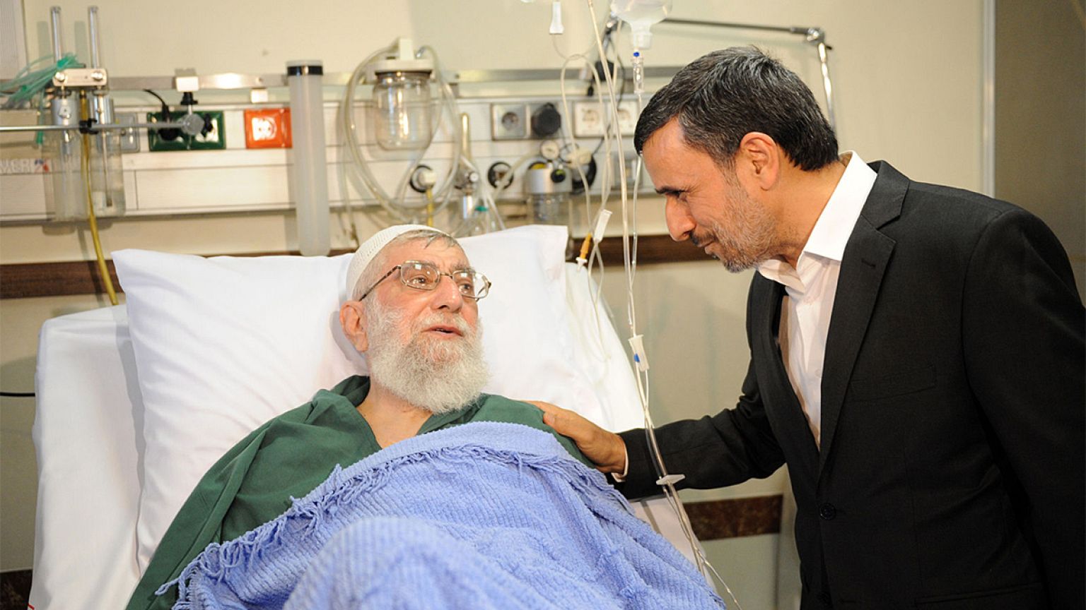 واکنش غیرمستقیم خامنه ای به خبر منع کاندیداتوری احمدی‌نژاد