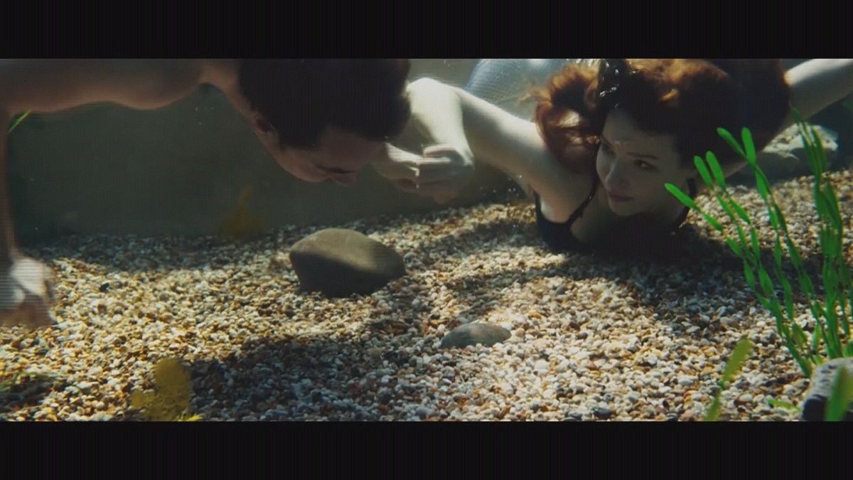 "بلح البحر الاسكتلندي"، كوميديا رومانسية لتالولا رايلي