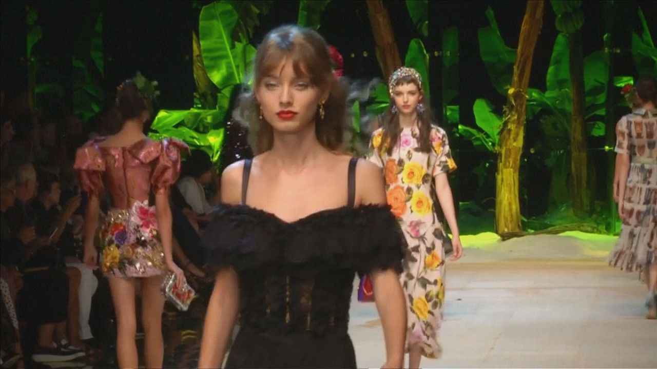 Dolce & Gabbana mostra em Milão coleção excêntrica e colorida inspirada nas cores da Sicília