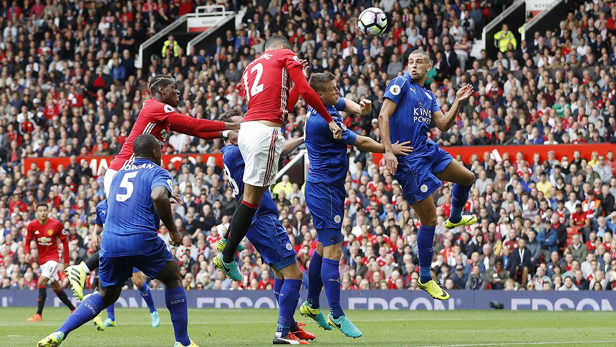 Manchester United bate Leicester, Pogba revela-se enquanto Rooney fica no banco
