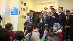 EU gibt Geldkarten an Flüchtlinge in der Türkei aus