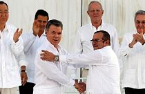 Colombians call for 'no more war' as historic peace deal is signed between Farc rebels and the government
