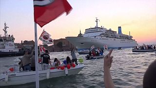 Venedik'te cruise gemisi protestosu