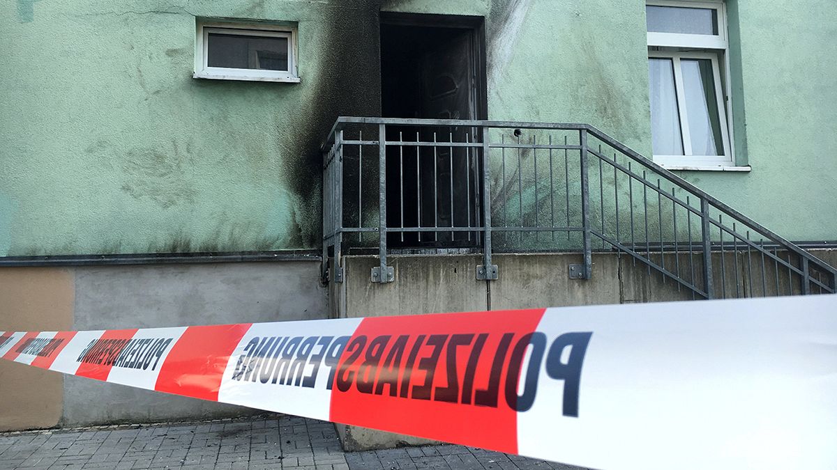 Almanya İçişleri Bakanı Maiziere Türk camisine bombalı saldırıyı kınadı
