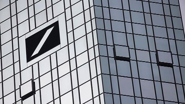 Merkel elude hablar directamente sobre si rescatará o no al Deutsche Bank Merkel elude hablar directamente sobre si rescatará o no al Deutsche Bank