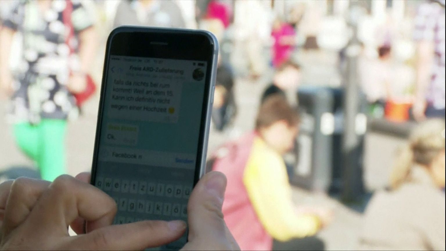 Giustizia tedesca vieta a Facebook la raccolta dati da WhatsApp