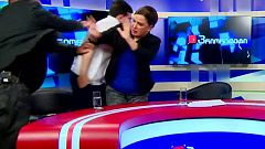 Wasserschlacht im Fernsehstudio