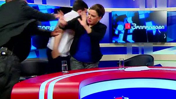 Debate televisivo termina em confrontos físicos na Geórgia Debate televisivo termina em confrontos físicos na Geórgia