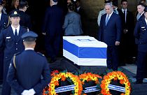 Abschied von Peres: Netanjahu und Rivlin legen Kränze nieder