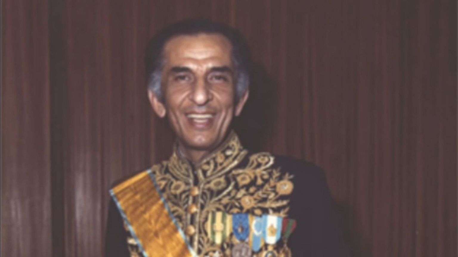 جمشید آموزگار؛ از اوپک تا اعلام فضای باز سیاسی