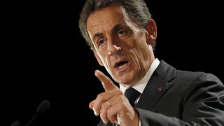 Sarkozy: "Türkiye ile AB müzakerelerini keseceğiz."