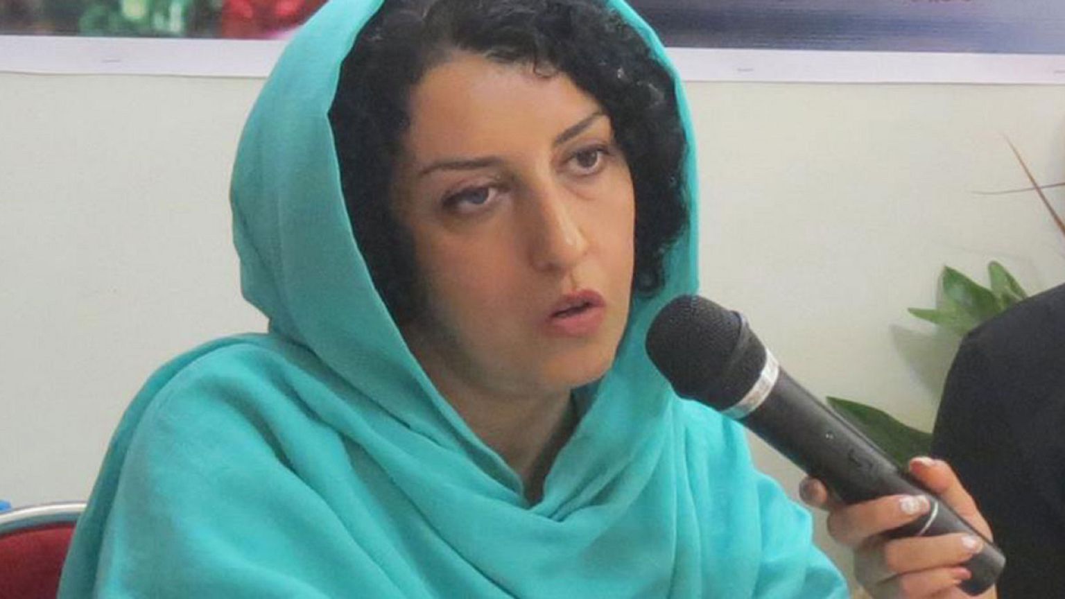 تقی رحمانی: حکم نرگس محمدی امنیتی است