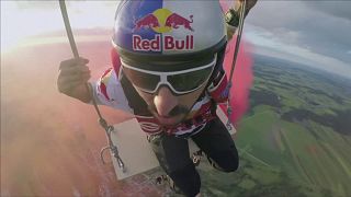 Video: Skydivers attempt swing world record
