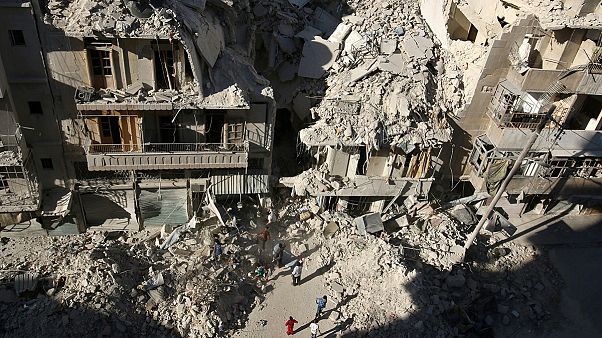 Siria, ancora bombe su Aleppo. Usa contro Russia. Tensione in aumento Siria, ancora bombe su Aleppo. Usa contro Russia. Tensione in aumento