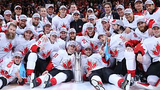 Les hockeyeurs canadiens gagnent la Coupe du monde