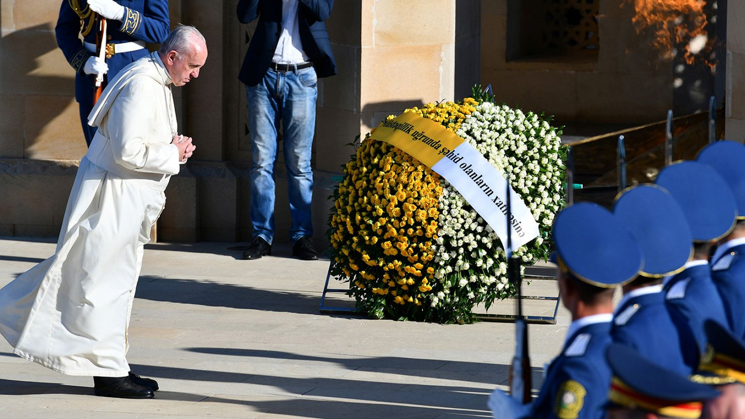 Papa in Azerbaijan: "Il frutto della fede è la pace"