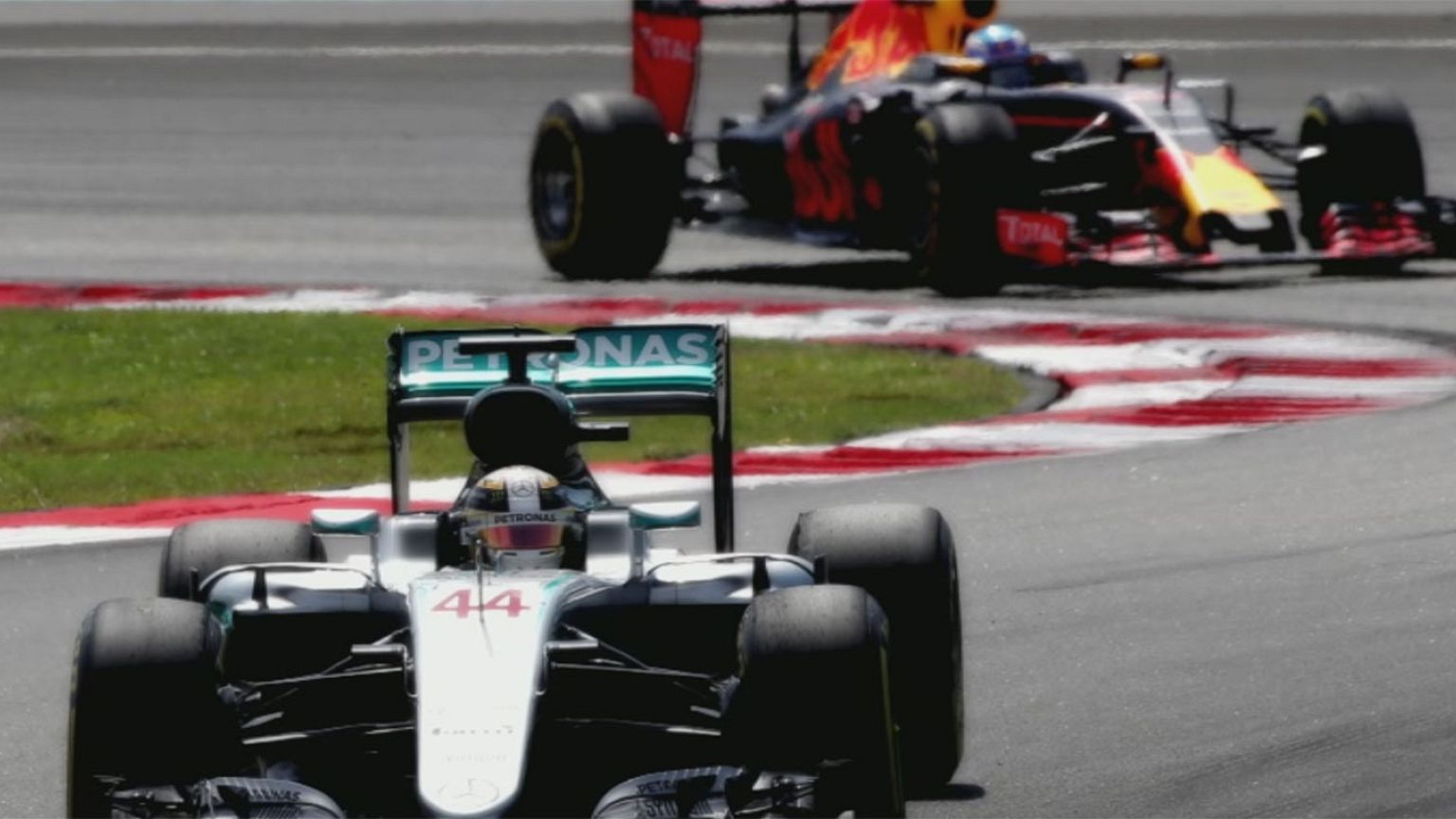 F1: dopo il GP della Malesia, Rosberg allunga in classifica