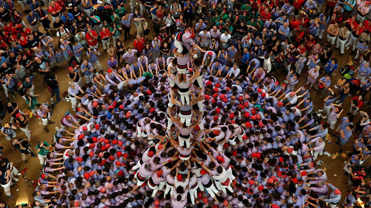 Thousands attend "human tower" competition in Spain