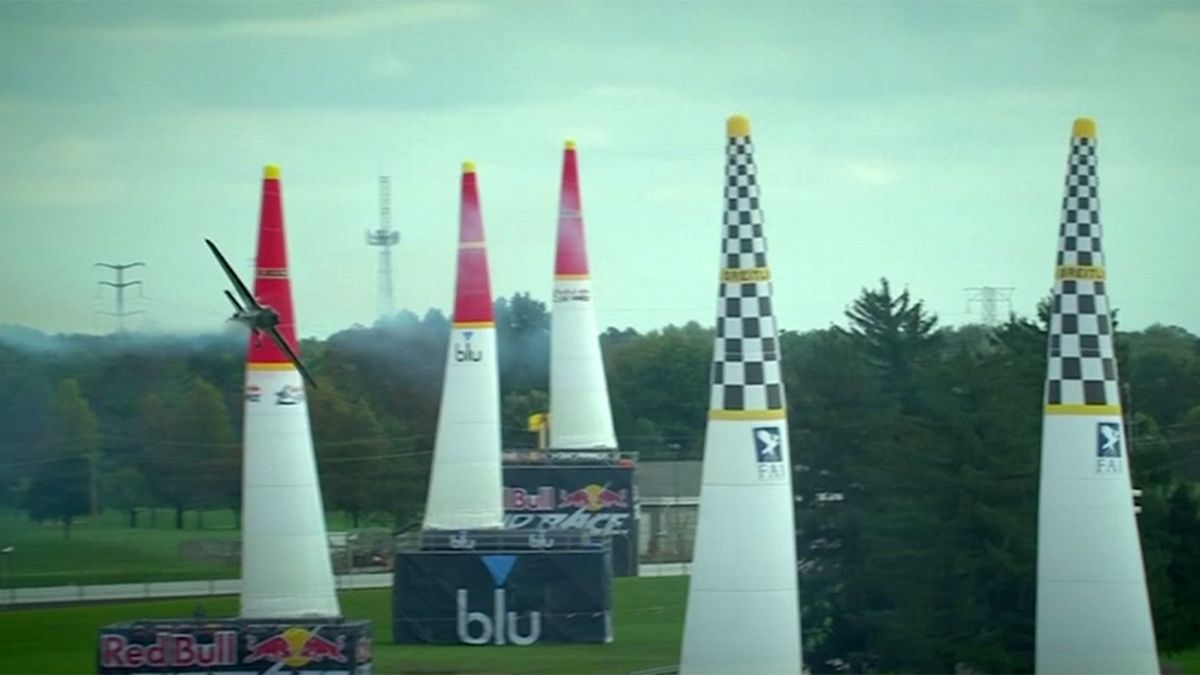 Red Bull Dünya Hava Yarışı'nın şampiyonu Alman pilot Dolderer