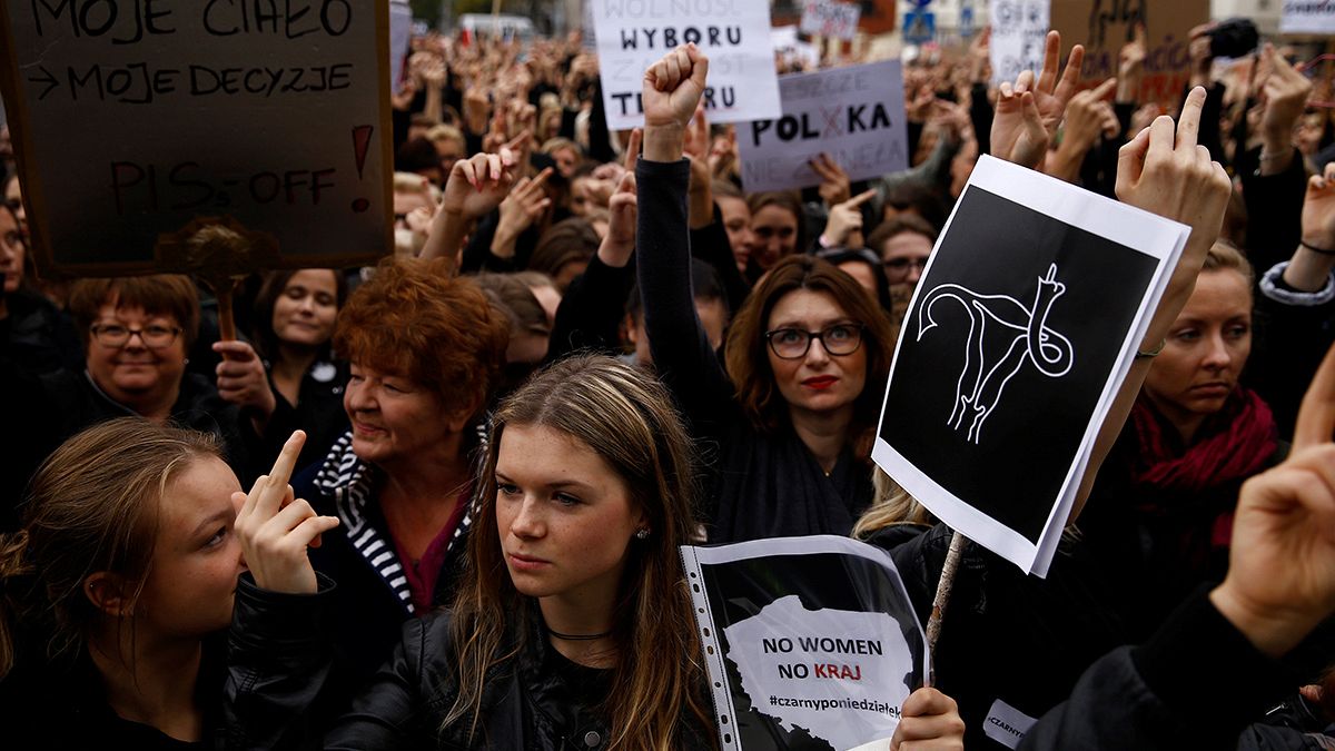 Polonyalı kadınlardan kürtaj yasağı protestosu