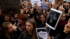 Polinnen demonstrieren gegen Abtreibungsverbot