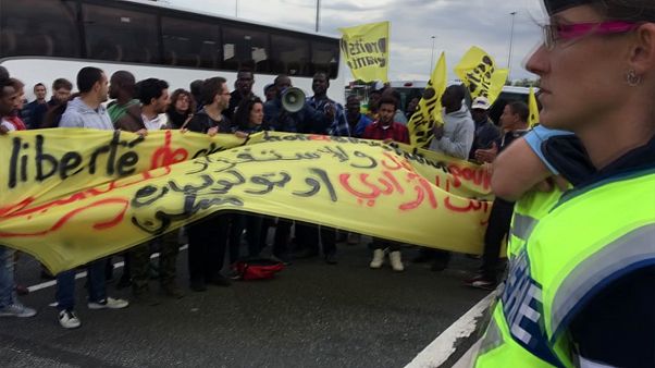 L'élan brisé de pro-migrants en route vers Calais L'élan brisé de pro-migrants en route vers Calais