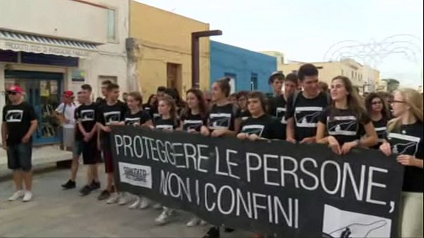 Ιταλία: Φόρος τιμής στη μνήμη των νεκρών μεταναστών Ιταλία: Φόρος τιμής στη μνήμη των νεκρών μεταναστών