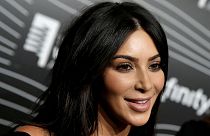 Kim Kardashian torna a casa dopo la rapina a mano armata subita a Parigi
