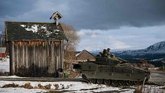 Image: Spanish soldiers in a Pizarro tank as part of the Trident Juncture 2