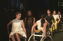 "Modellerotelle" : tops models en chaise roulante
