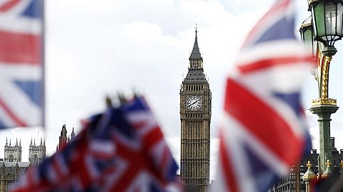 Strong UK business data creates interest rate dilemma for Bank of England
