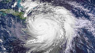 الإعصار ماثيو يخلف قتلى لدى مروره في بلدان خليج الكاريبي