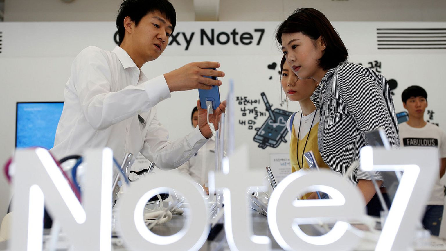 Samsung Note 7 emette fumo durante un volo negli Usa