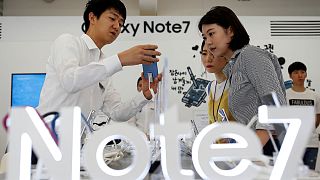 Replacement Samsung Galaxy Note 7 catches fire on plane