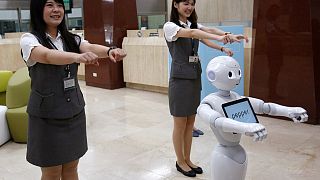 Hayaldi gerçek oldu: Japon robot Tayvan'da bankada çalışmaya başladı