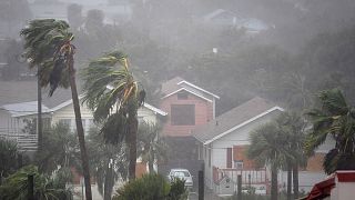 La subida de la marea amenaza la costa de Florida golpeada por el huracán Matthew