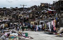 Piú di 800 morti ad Haiti per il passaggio dell'uragano Matthew . Aiuti da tutto il mondo per far fronte all'emergenza