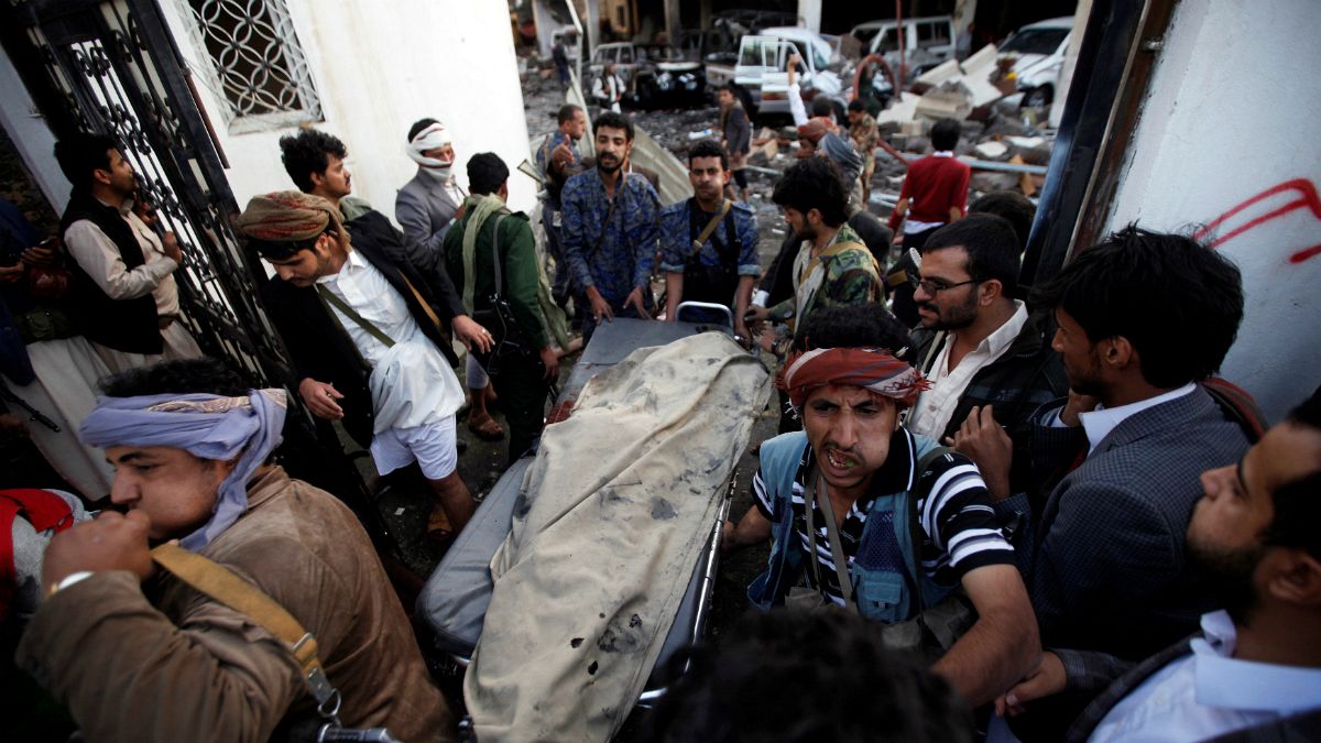 'Scores killed' in attack on Yemen funeral hall