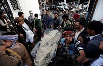 Yemen: bombe su funerale a Sana'a, oltre 100 i morti