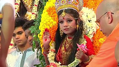 Bangladeş'te Kumari Puja seremonisi