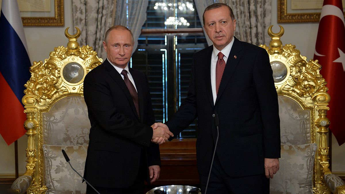 A relação de "amor-ódio" da Rússia e da Turquia