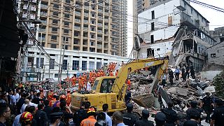 مرگ ۱۷ نفر در پی فروریختن چهار ساختمان در چین