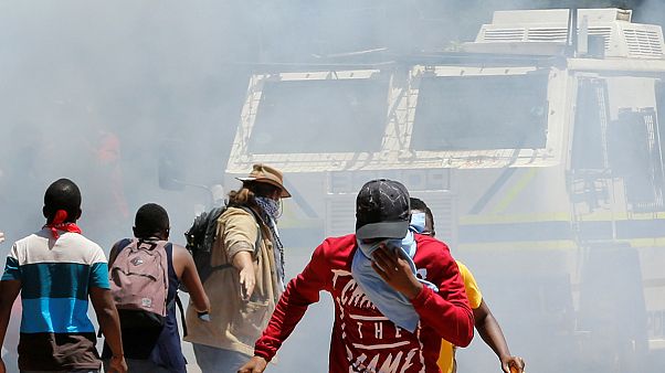 Sudáfrica: choques entre estudiantes y policías con varios heridos Sudáfrica: choques entre estudiantes y policías con varios heridos