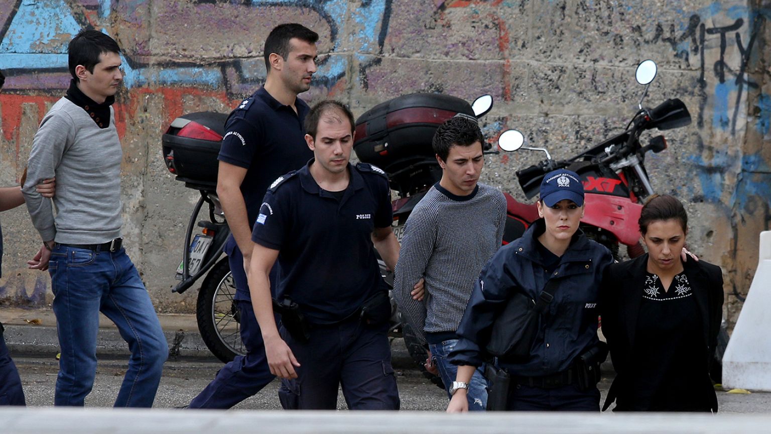 Ελλάδα: Ομόφωνα ένοχοι ο πατέρας της Άννυ και ο φίλος του και κατά πλειοψηφία ένοχη η μητέρα του παιδιού,