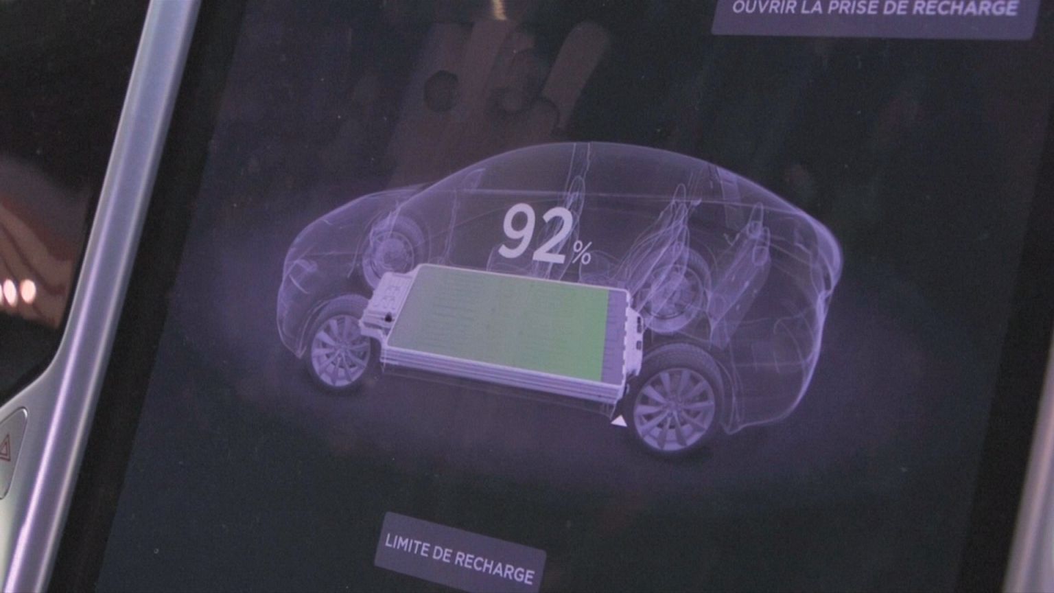 Giderek yaygınlaşan elektrikli otomobiller Paris'te