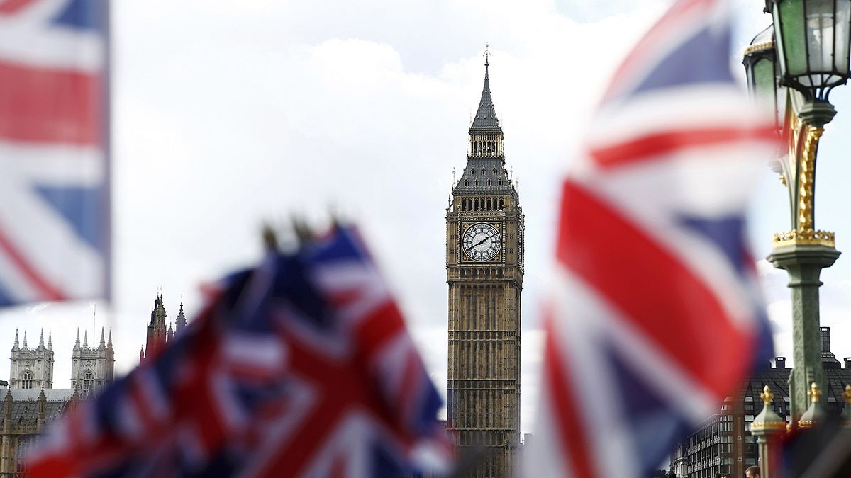Reino Unido: Estratégia "brexit" debatida no parlamento mas sem voto